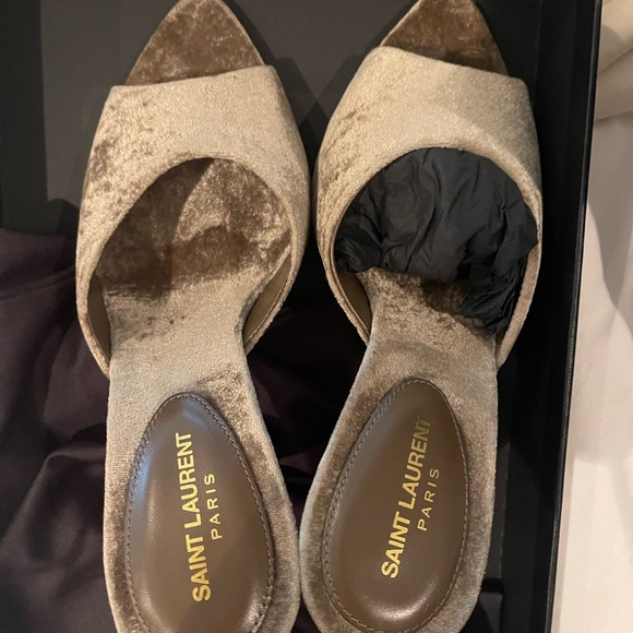 NIB YSL Saint Laurent dove grey velour heels size 36 - Picture 5 of 10